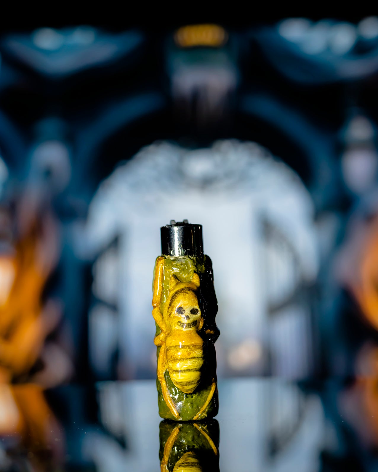Golden Widow Creeper Clay Lighter 🕷️✨🔥
