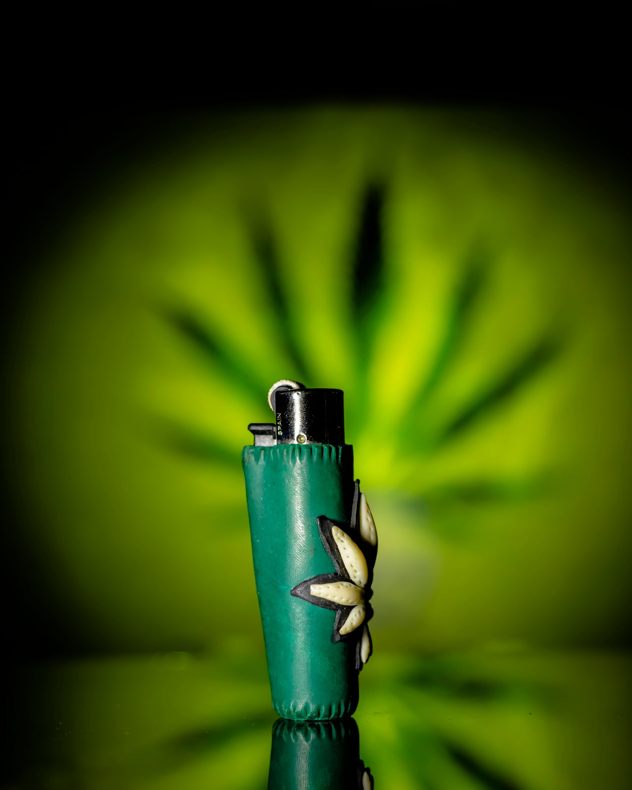 Glow Kush Clay Clipper Lighter 🍃⚡